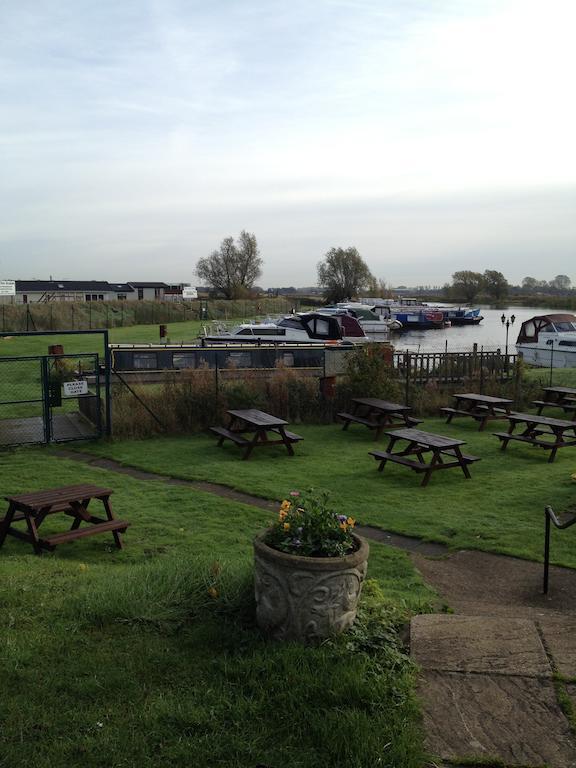 Bed and Breakfast The Lazy Otter Stretham Exterior foto